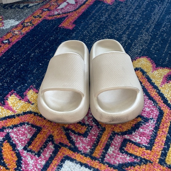 Cloud foam slides - Picture 2 of 3